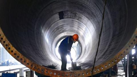 China economy slowdown deepens, official figures show - BBC News