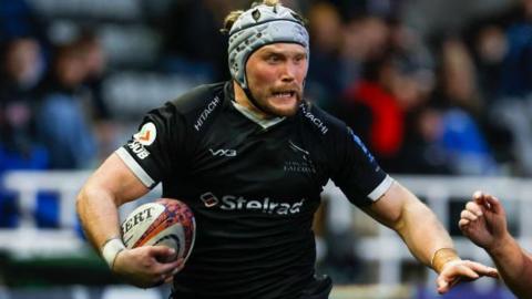 Newcastle Falcons back row forward Ollie Leatherbarrow in action.
