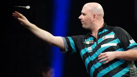 Rob Cross throws a dart