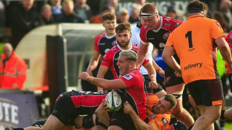 Action from Cornish Pirates v Caldy