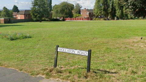 A sign which reads Wollaton Road in Derby
