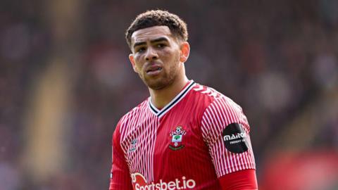 Che Adams in Southampton kit