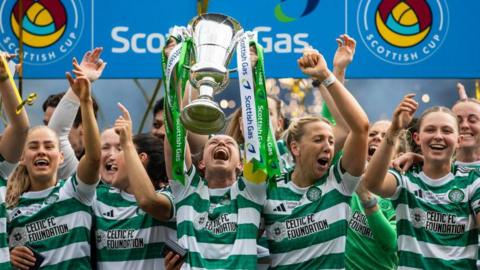 Celtic lift the Scottish Cup