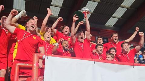 Jersey lift the Muratti Vase