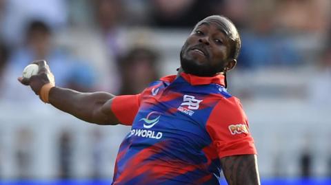 Jofra Archer bowling for Southern Brave