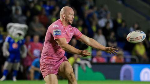 George King passes the ball for Hull KR against Warrington Wolves in 2024