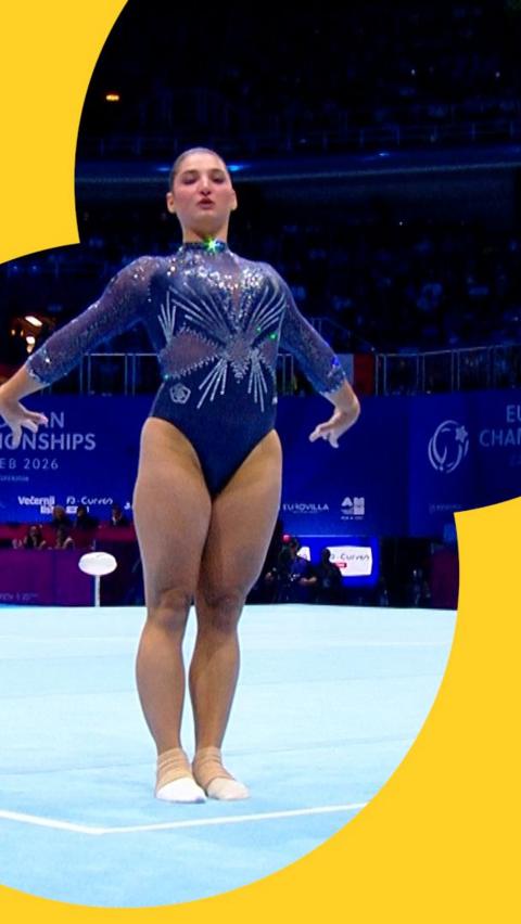 Manila Esposito during her floor routine