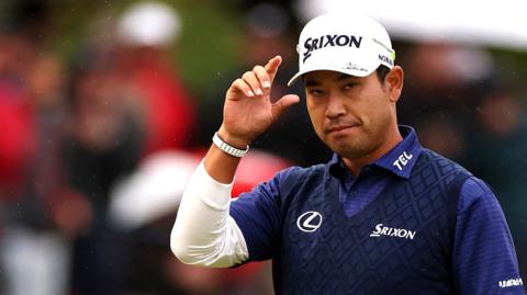 Hideki Matusyama touches his hat