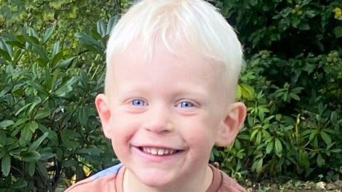 Headshout of Oscar Neillings. He is three-years-old and has blonde hair and blue eyes. He is smiling for the camera. 