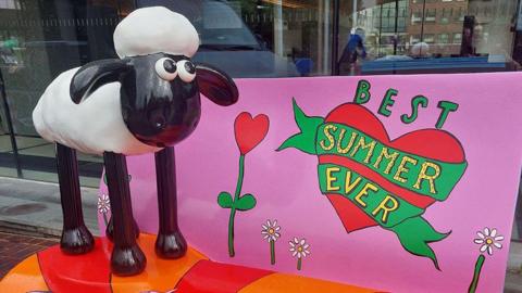 Shaun the sheep sculpture