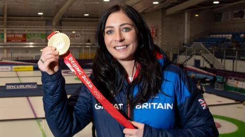Eve Muirhead with her Olympic gold medal