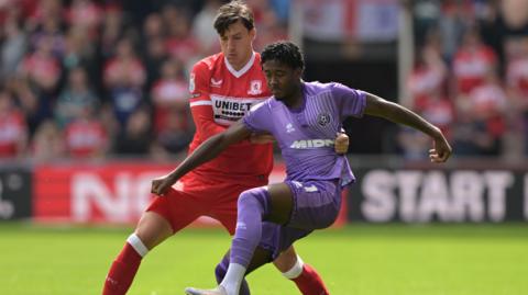 Middlesbrough's Alfie Jones keeps Sheffield United's Andre Brooks at bay