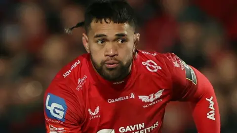 Vaea Fifita attacks for Scarlets