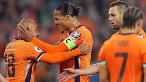 Donyell Malen and Virgil van Dijk