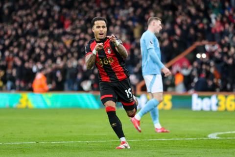 Justin Kluivert celebrates