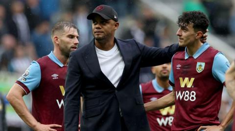 Vincent Kompany and Burnley players