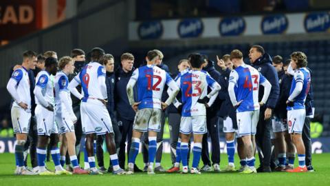 Blackburn Rovers boss Valerien Ismael speaking to his team on the pitch following their draw with Ipswich Town