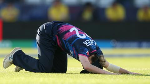 Rachel Slater puts head to the floor while fielding 