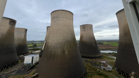 The cooling towers at Ratcliffe-on-Soar Power Station