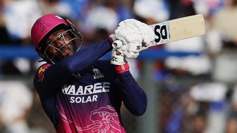 Jofra Archer batting