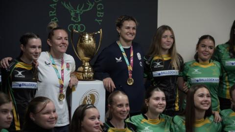 Marlie Packer and Ellie Kildunne with young rugby players
