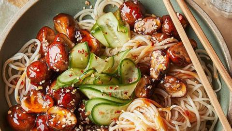 Ramen noodles with sticky soy mushrooms