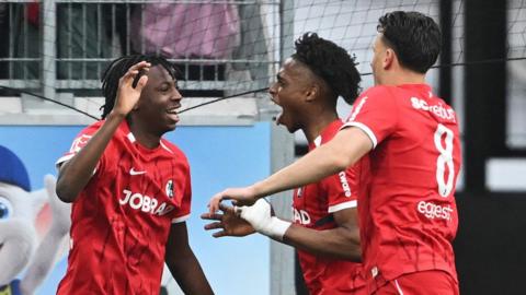 Freiburg celebrate second goal against Bayer Leverkusen