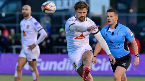 Henry Slade kicks a penalty
