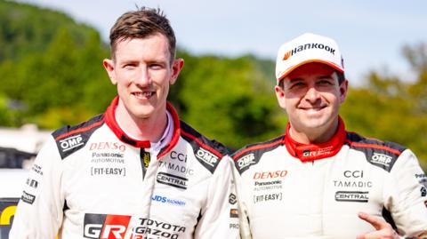 Elfyn Evans a'i gyd-yrrwr Scott Martin
