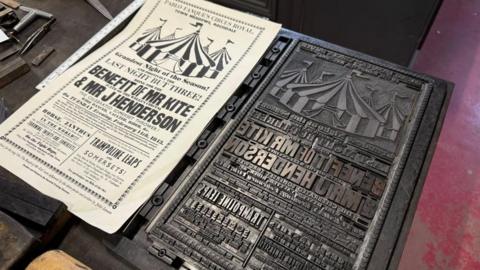 A print and its printing block, showing the correct and reverse of the same image. It shows pictures of striped bell tent marquees and advertises "The Last Night but Three; Benefit of Mr Kite and Mr J Henderson", promoting a circus show including "Trampoline leaps" among the distinguishable text.