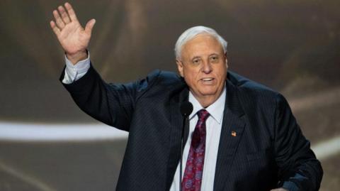 Jim Justice waving at the convention