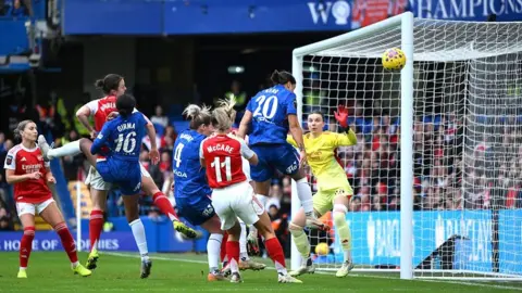 Sam Kerr nearly scores for Chelsea