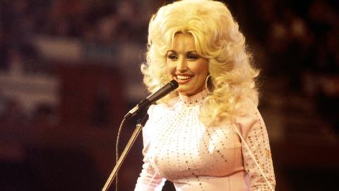 Dolly Parton pictured in 1976