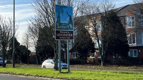 A road sign saying "Welcome to Leicester - Historic City" near to Thurmaston  