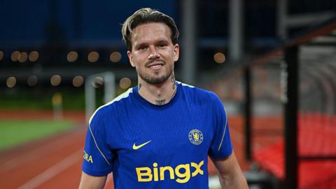 Mykhailo Mudryk smiling
