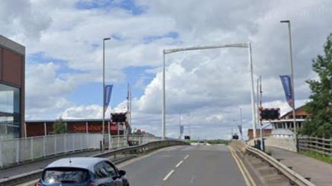 A car about to drive over High Orchard Bridge