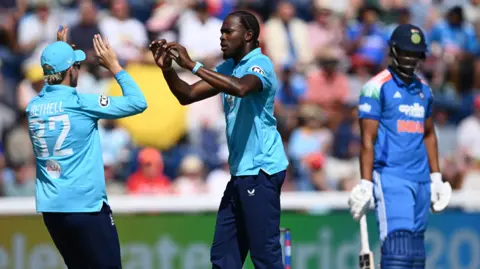 Jacob Bethell celebrates a wicket with Jofra Archer