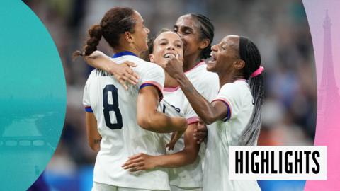 USA's women's football team celebrate