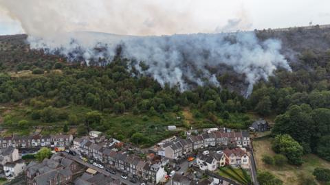 Y tân yng Nglynrhedynog yn y Rhondda