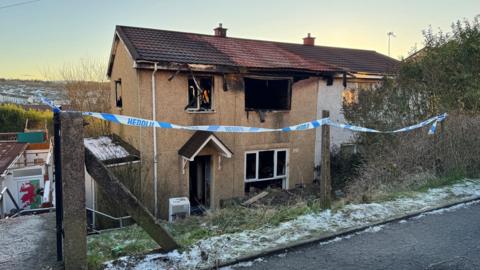 Tŷ wedi ei ddifrodi yn Marshall Crescent, Penydarren