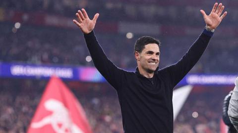 Mikel Arteta celebrates win