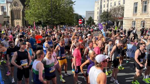A crowd of people in running gear ahead of the race starting