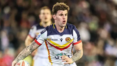 Toby Sexton of Catalans Dragons breaks with the ball