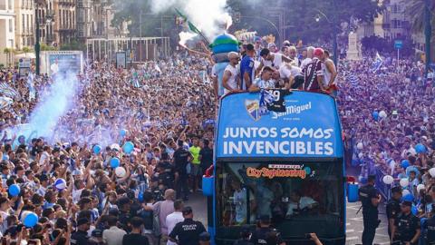 Players on the bus at the Malaga promotion parade