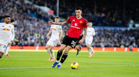 Benjamin Sesko on the ball for Manchester United
