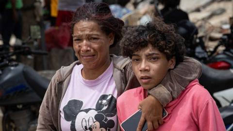 Horas críticas para encontrar más sobrevivientes del doble terremoto en Venezuela que ha dejado al menos 1.400 muertos