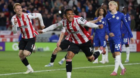 Fabio Carvalho celebrates a goal