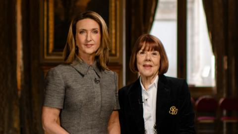 Victoria Derbyshire standing nexy to Gisèle Pelicot. 