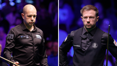 Barry Hawkins (left) and Jack Lisowski (right) in black snooker attire