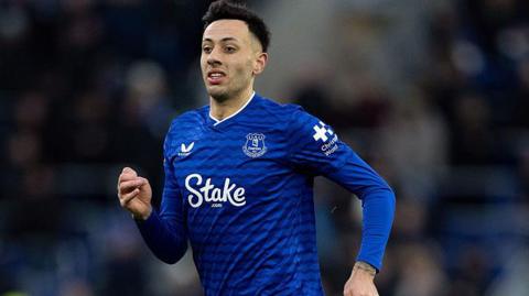 Dwight McNeil in action for Everton